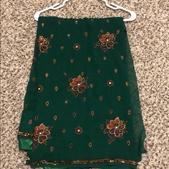 Saree - Picture 1 of 2